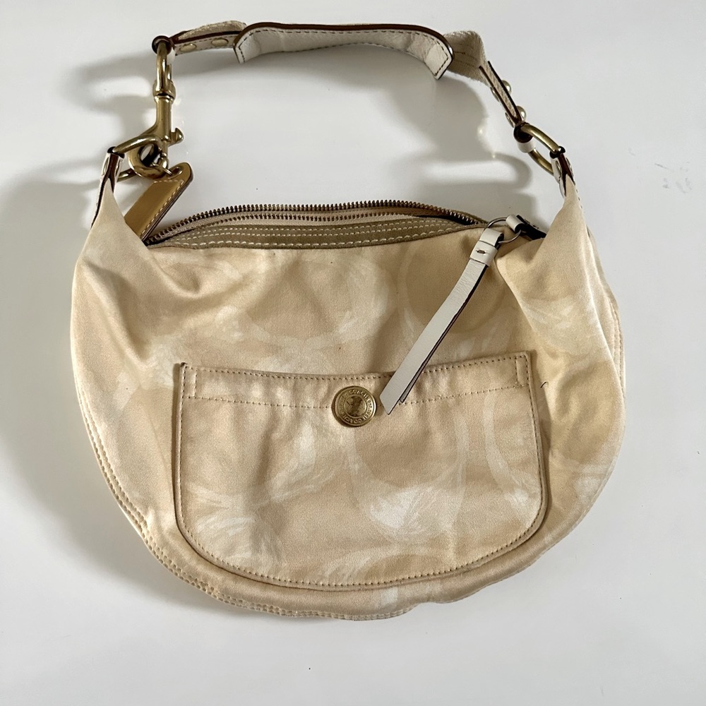 Coach: cream colored hobo bag